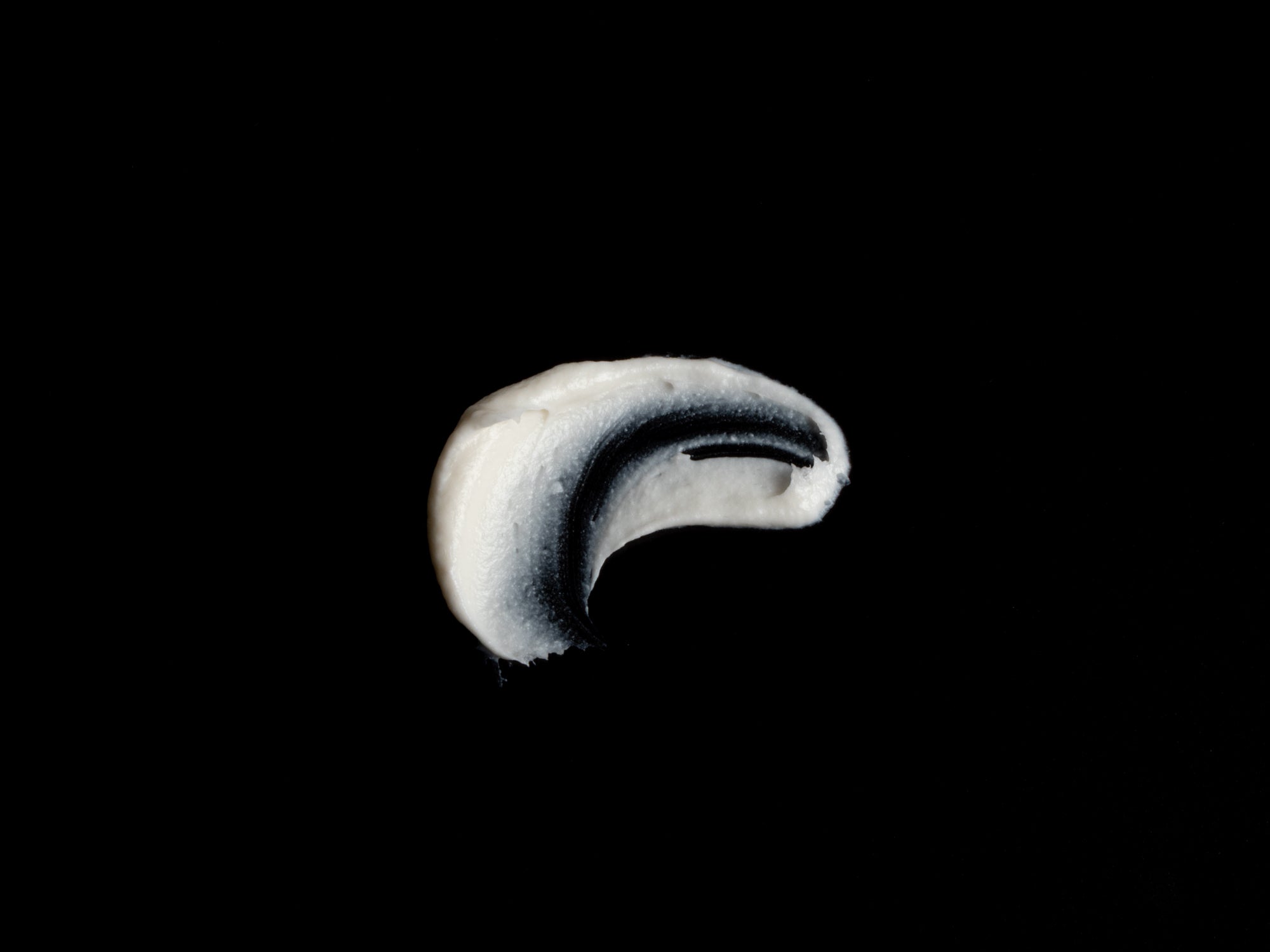 Swatch of Helichrysum FACE CREAM 24h on a black background